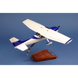 Maquette CESSNA 172 SKYHAWK en bois peint