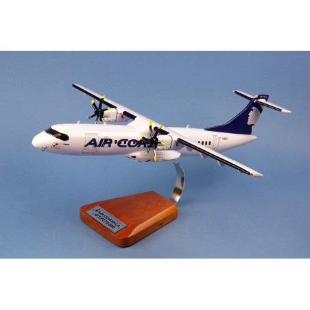 Maquette ATR 72-600 AIR CORSICA en bois peint