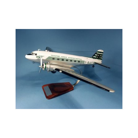 DOUGLAS DC-3 T.A.I immat F-BJUT