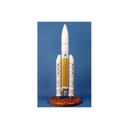 Des centaines de maquettes en bois massif disponibles du STAMPE au RAFALE en passant par l'AIRBUS A 380